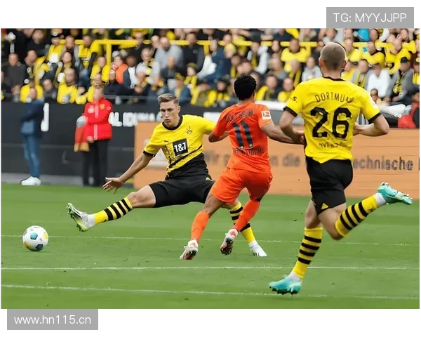 多特蒙德高位压迫下防线频繁暴露空间，防守稳定性面临考验