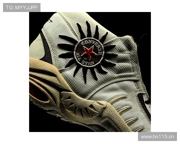 C罗这个衣柜也太豪了，光一双球鞋就够我们半年花的了吧？