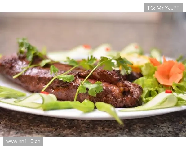 亚历克斯·摩根在家练完核心顺手煎了牛排，这日子谁顶得住